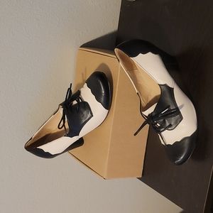 Chelsea Crew leather women's pumps. Size 7.5